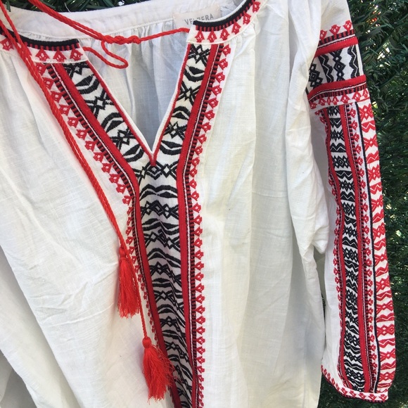 Velzera Tops - ❤️HP❤️Velzera Boho 2x White Cotton Embroidered Top